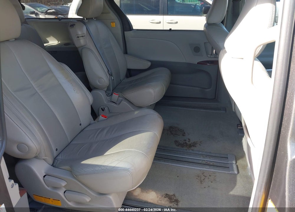2012 TOYOTA SIENNA XLE V6 8 PASSENGER VIN: 5TDYK3DC5CS183321