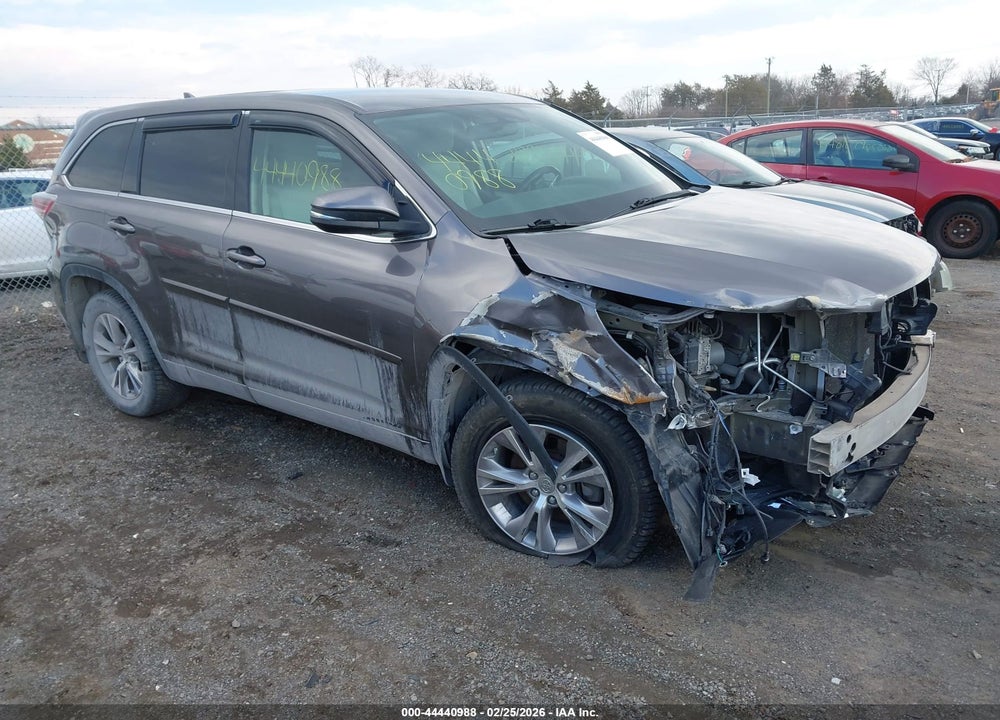 2015 TOYOTA HIGHLANDER LE PLUS V6 VIN: 5TDBKRFH3FS146841