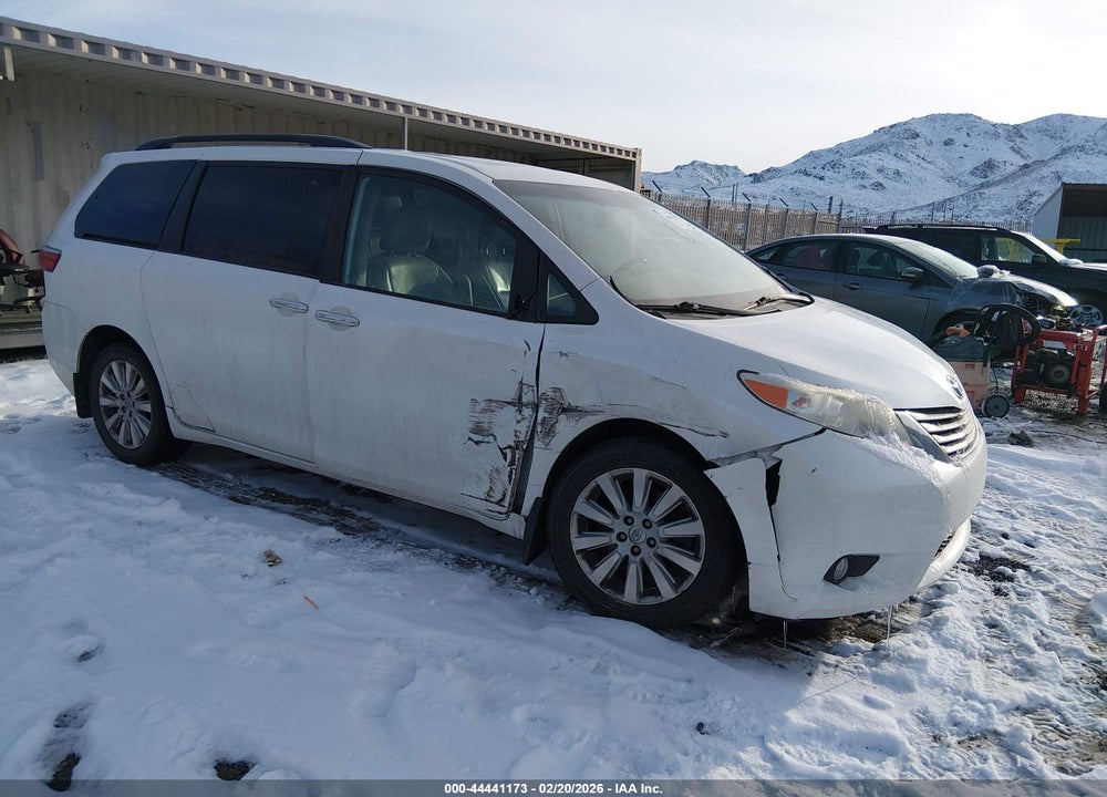2015 TOYOTA SIENNA XLE 7 PASSENGER VIN: 5TDDK3DC6FS111580