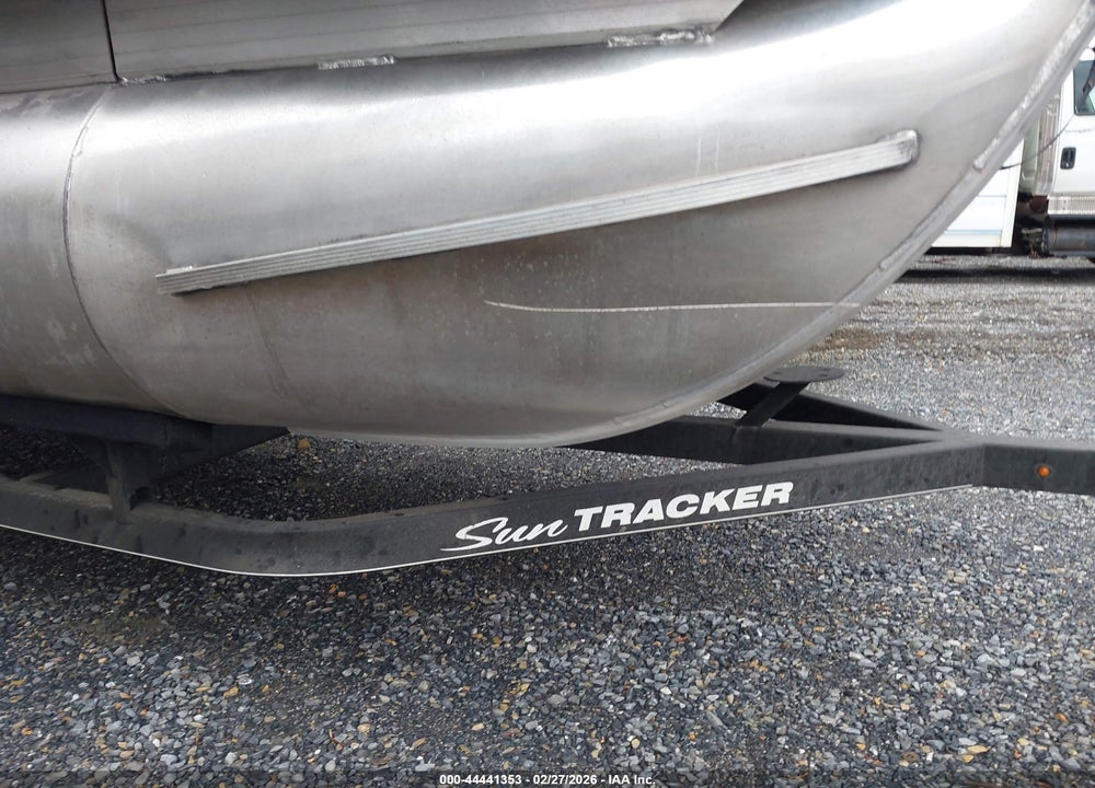 2017 SUNTRACKER BOAT AND TRAILER VIN: 00000BUJ16097C717