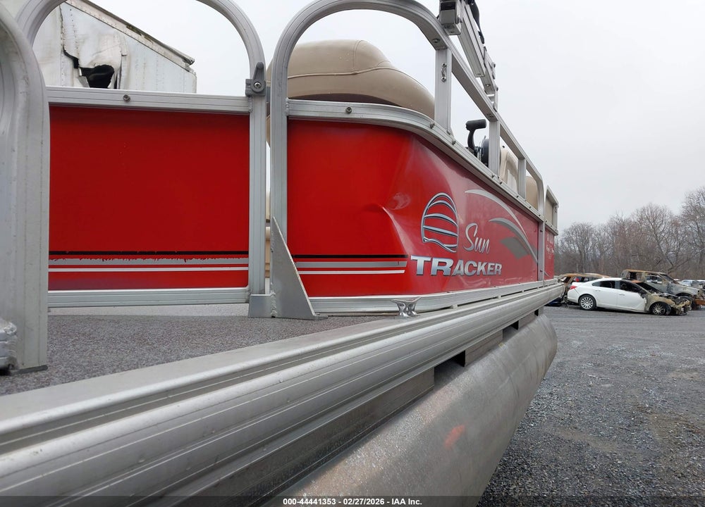 2017 SUNTRACKER BOAT AND TRAILER VIN: 00000BUJ16097C717