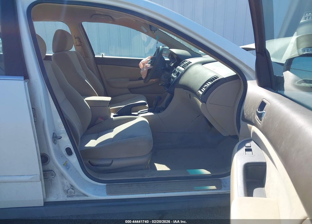 2005 HONDA ACCORD 2.4 LX VIN: 1HGCM564X5L001916