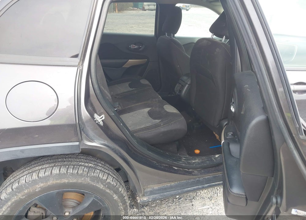 2018 JEEP CHEROKEE LATITUDE 4X4 VIN: 1C4PJMCB6JD512274