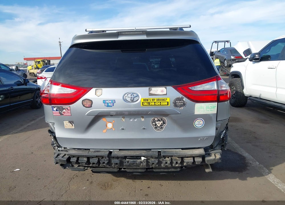 2018 TOYOTA SIENNA XLE 8 PASSENGER VIN: 5TDYZ3DC6JS918770