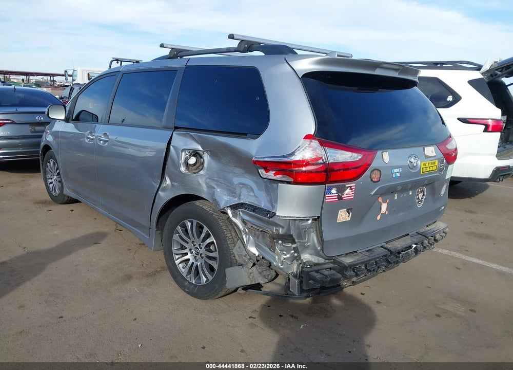 2018 TOYOTA SIENNA XLE 8 PASSENGER VIN: 5TDYZ3DC6JS918770