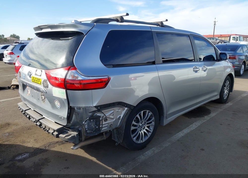 2018 TOYOTA SIENNA XLE 8 PASSENGER VIN: 5TDYZ3DC6JS918770
