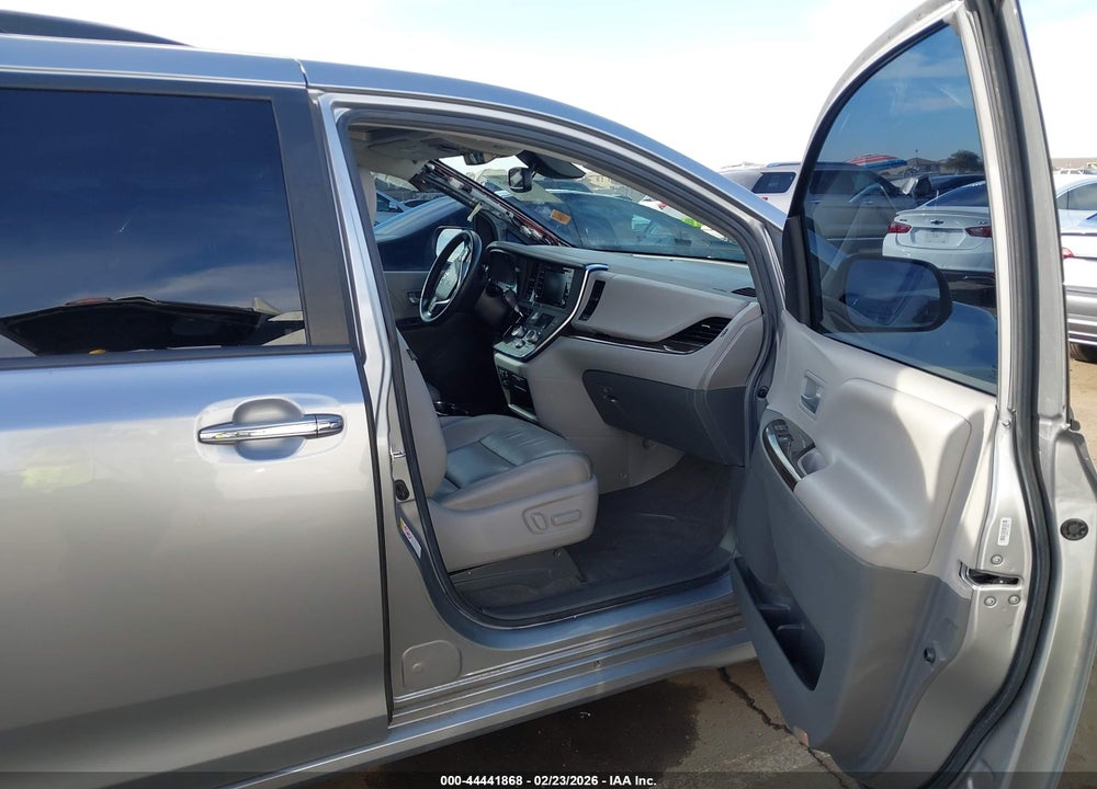 2018 TOYOTA SIENNA XLE 8 PASSENGER VIN: 5TDYZ3DC6JS918770