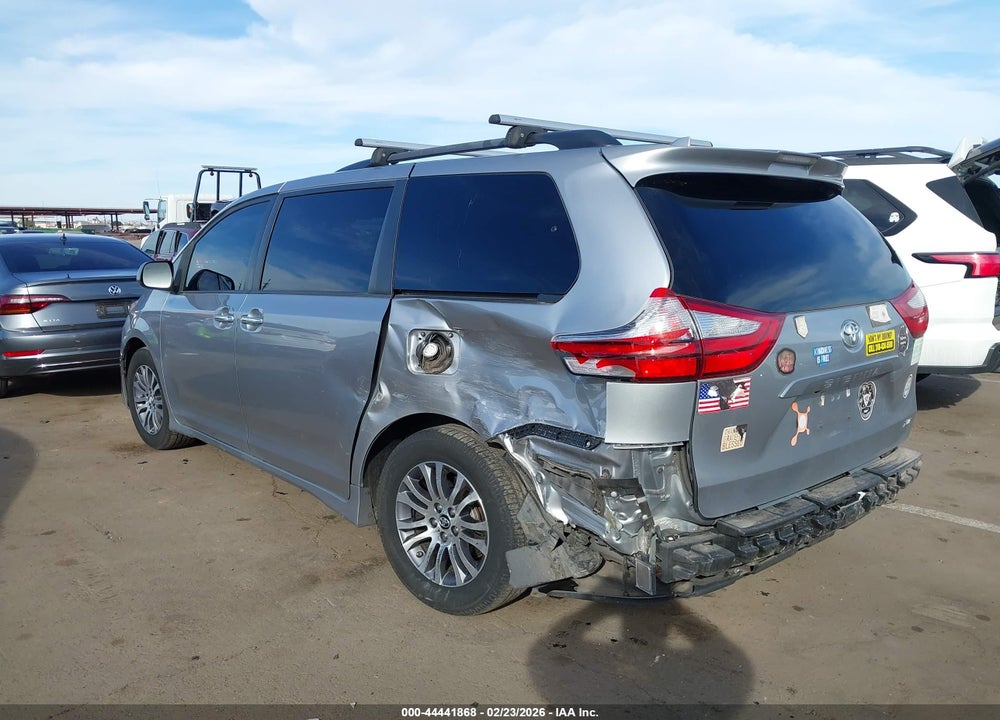 2018 TOYOTA SIENNA XLE 8 PASSENGER VIN: 5TDYZ3DC6JS918770