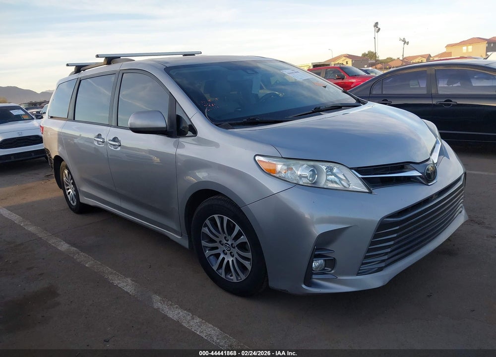 2018 TOYOTA SIENNA XLE 8 PASSENGER VIN: 5TDYZ3DC6JS918770