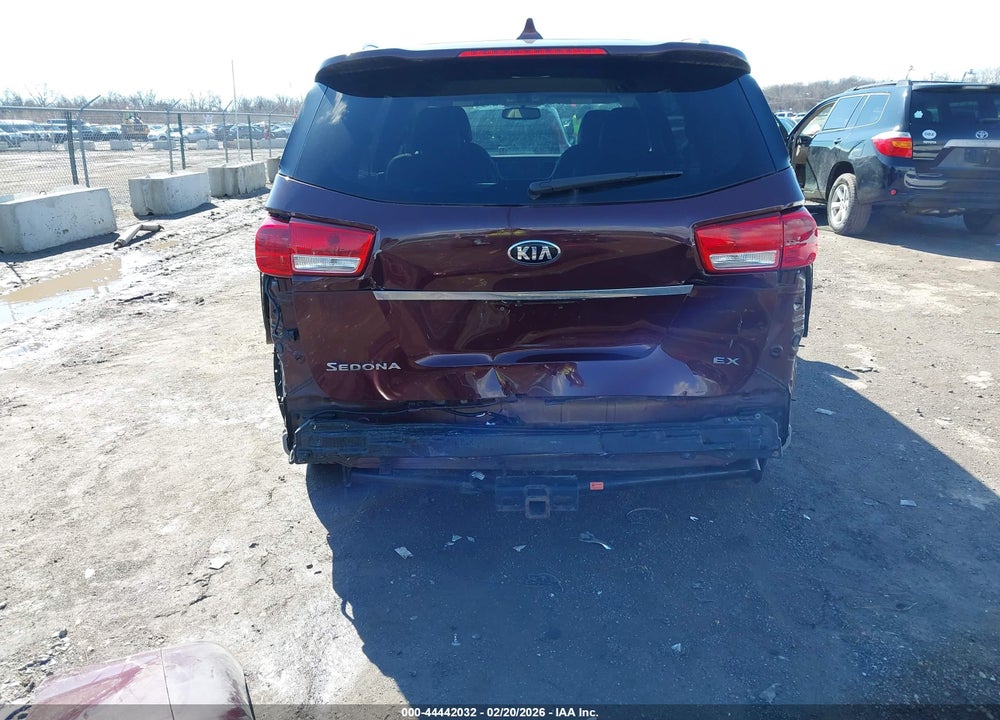 2018 KIA SEDONA EX VIN: KNDMC5C11J6400884