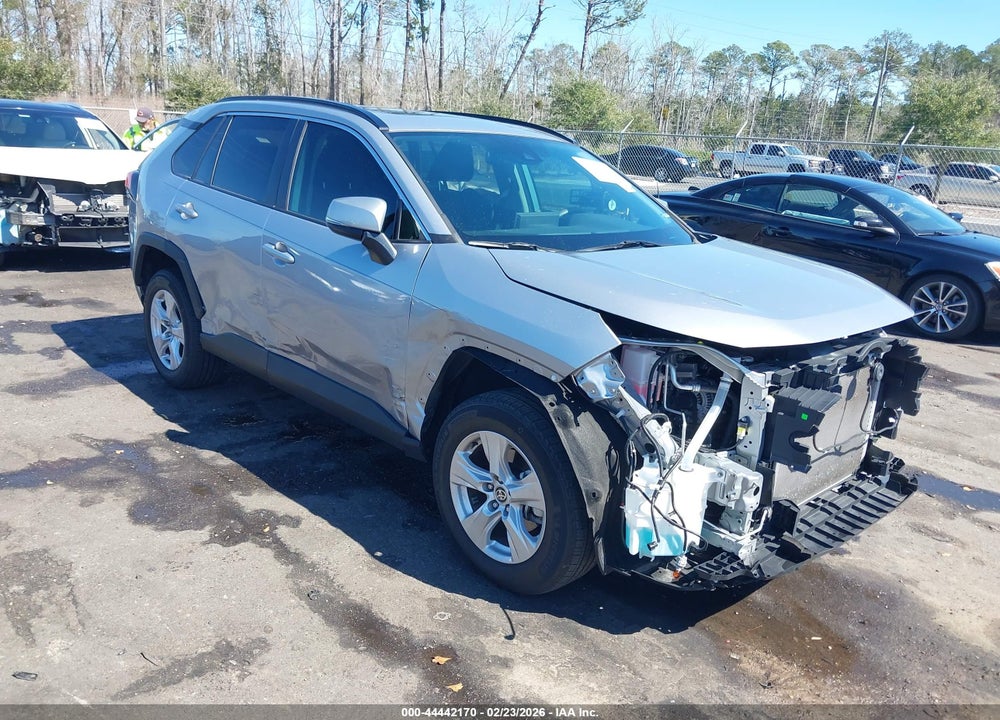 2021 TOYOTA RAV4 XLE VIN: 2T3W1RFV2MC108573