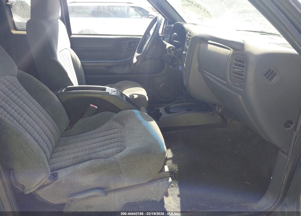 2002 CHEVROLET S-10 LS VIN: 1GCCT19W928170735