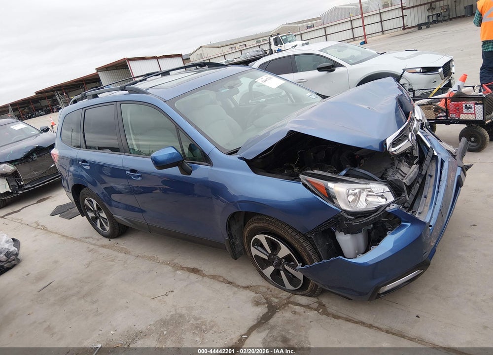 2018 SUBARU FORESTER 2.5I PREMIUM VIN: JF2SJAEC7JH611811