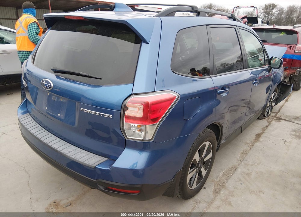 2018 SUBARU FORESTER 2.5I PREMIUM VIN: JF2SJAEC7JH611811