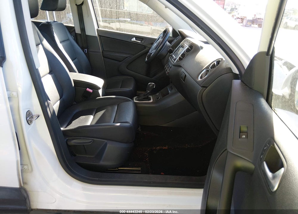 2017 VOLKSWAGEN TIGUAN 2.0T/2.0T S VIN: WVGAV7AX0HK019623