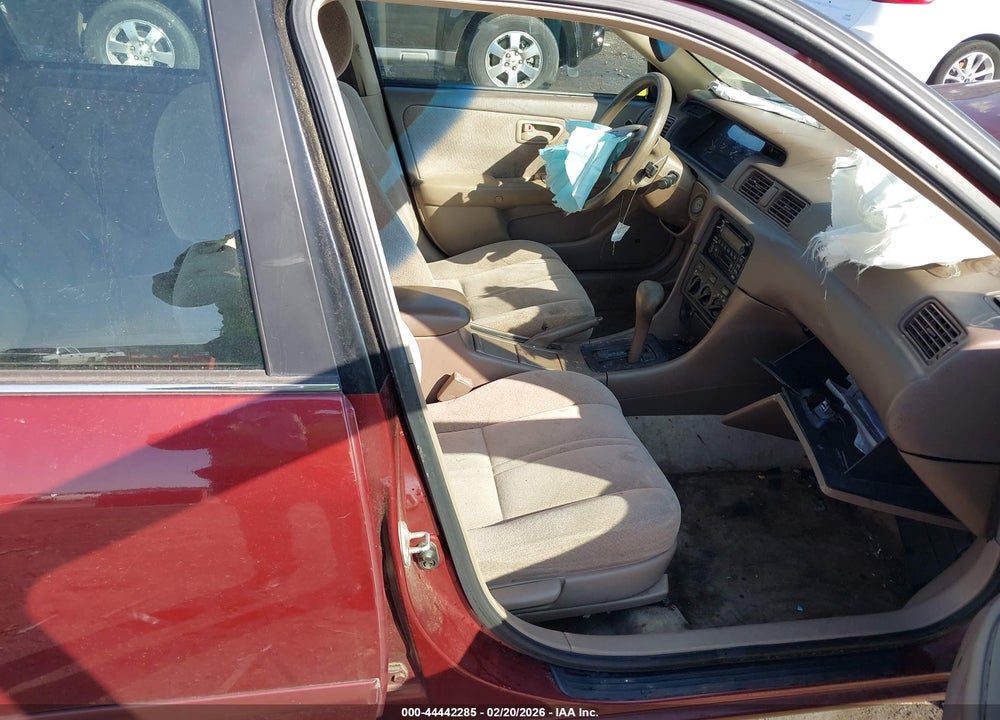 2000 TOYOTA CAMRY LE VIN: 4T1BG22K4YU737877