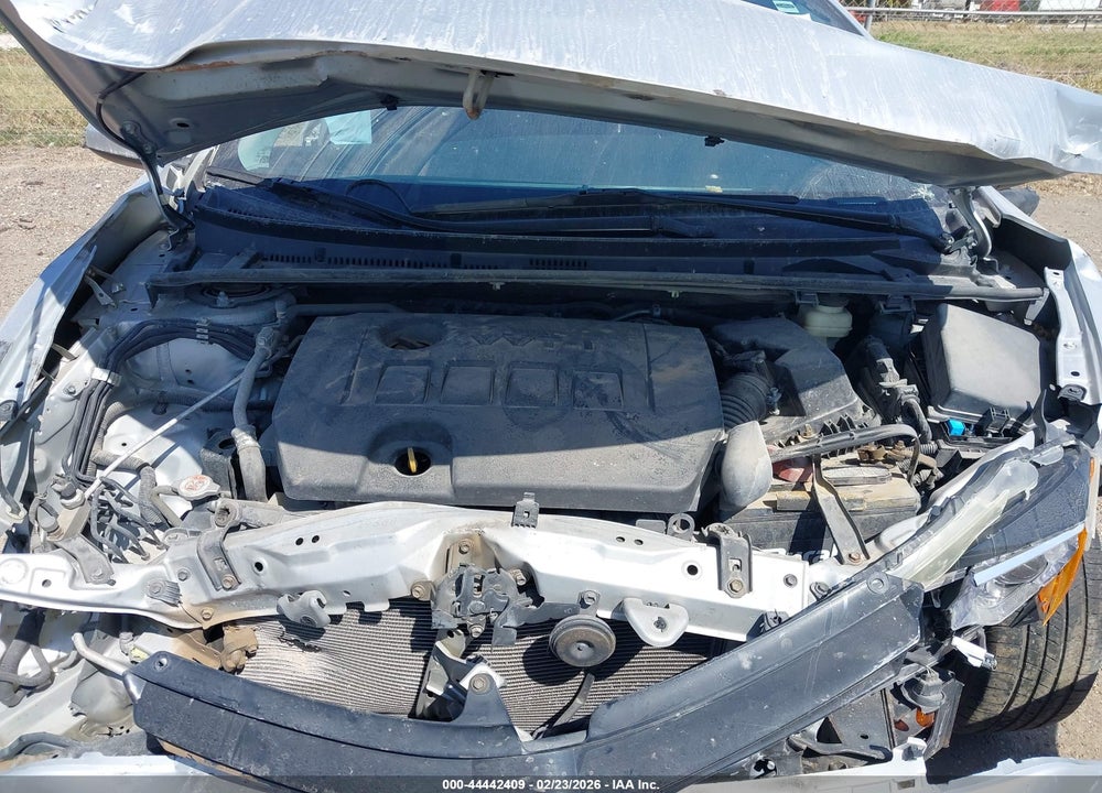 2018 TOYOTA COROLLA LE VIN: 5YFBURHE2JP775036