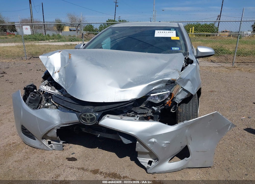2018 TOYOTA COROLLA LE VIN: 5YFBURHE2JP775036