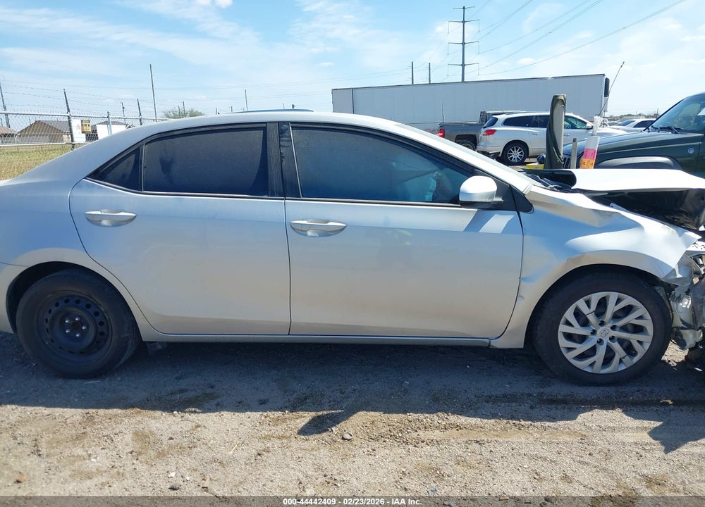 2018 TOYOTA COROLLA LE VIN: 5YFBURHE2JP775036