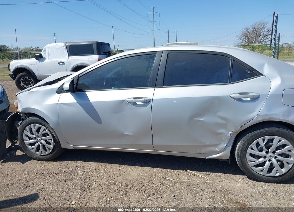 2018 TOYOTA COROLLA LE VIN: 5YFBURHE2JP775036