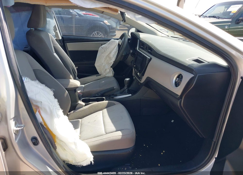 2018 TOYOTA COROLLA LE VIN: 5YFBURHE2JP775036