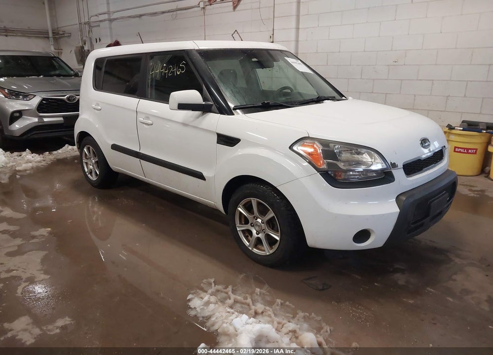 2011 KIA SOUL + VIN: KNDJT2A28B7267601