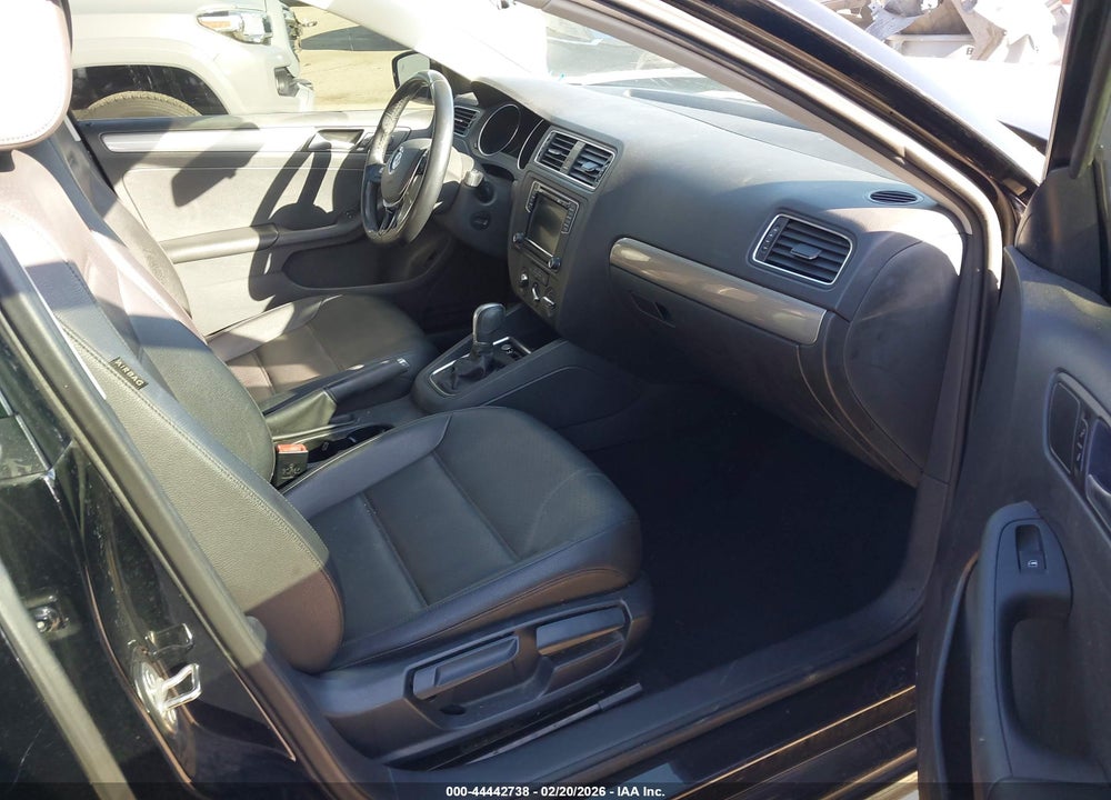 2017 VOLKSWAGEN JETTA 1.4T SE VIN: 3VWDB7AJ7HM365583