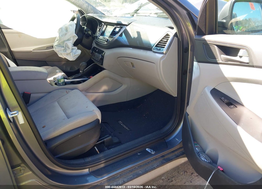 2018 HYUNDAI TUCSON VALUE VIN: KM8J3CA27JU682796
