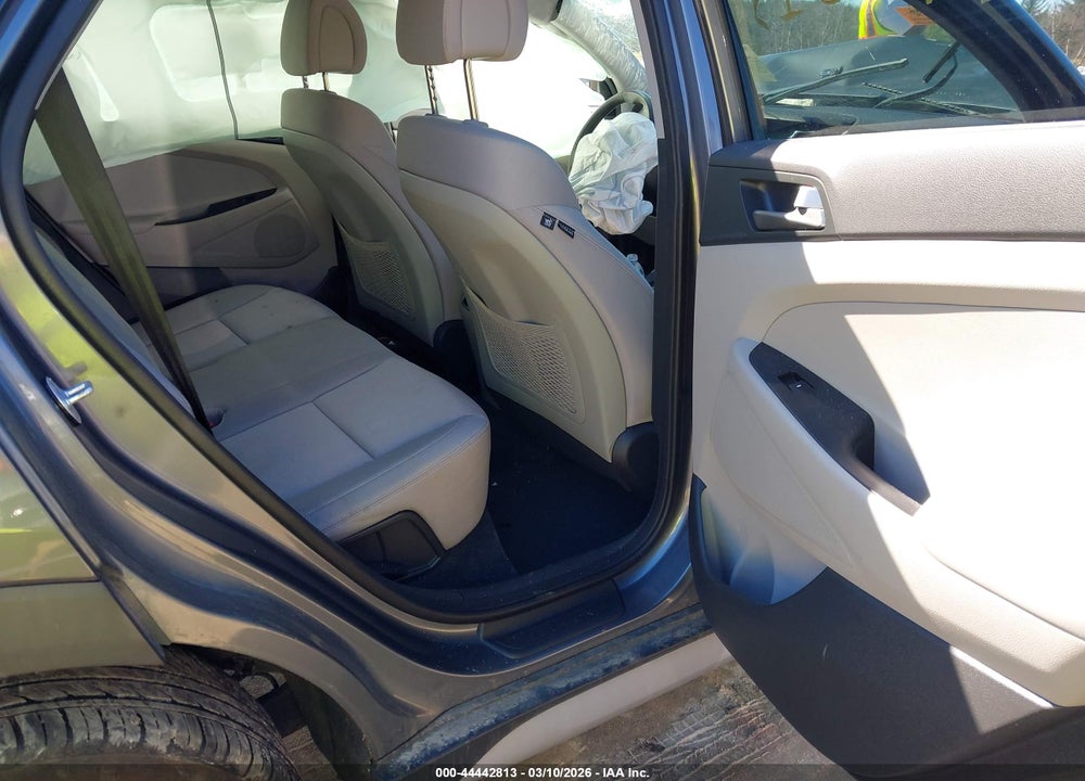 2018 HYUNDAI TUCSON VALUE VIN: KM8J3CA27JU682796