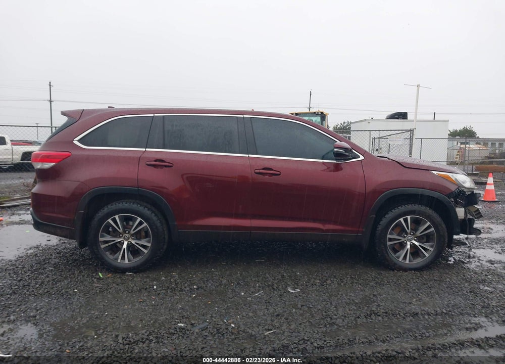 2019 TOYOTA HIGHLANDER LE PLUS VIN: 5TDBZRFH5KS921128
