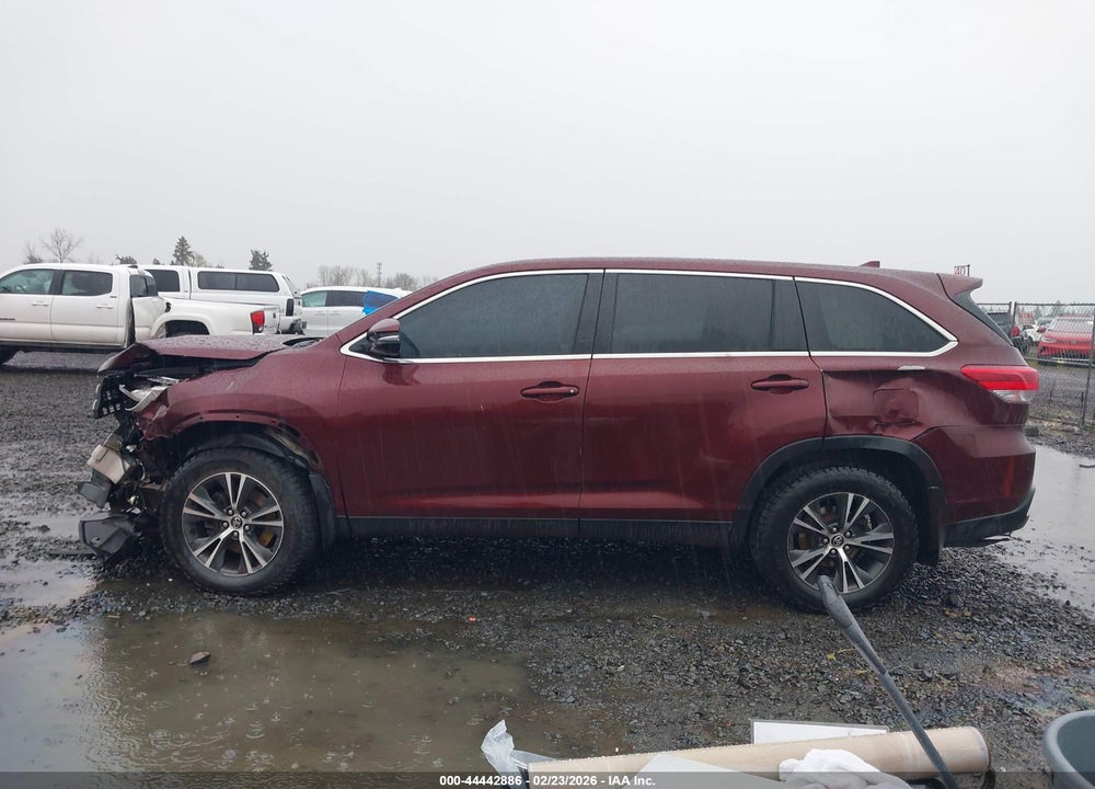 2019 TOYOTA HIGHLANDER LE PLUS VIN: 5TDBZRFH5KS921128