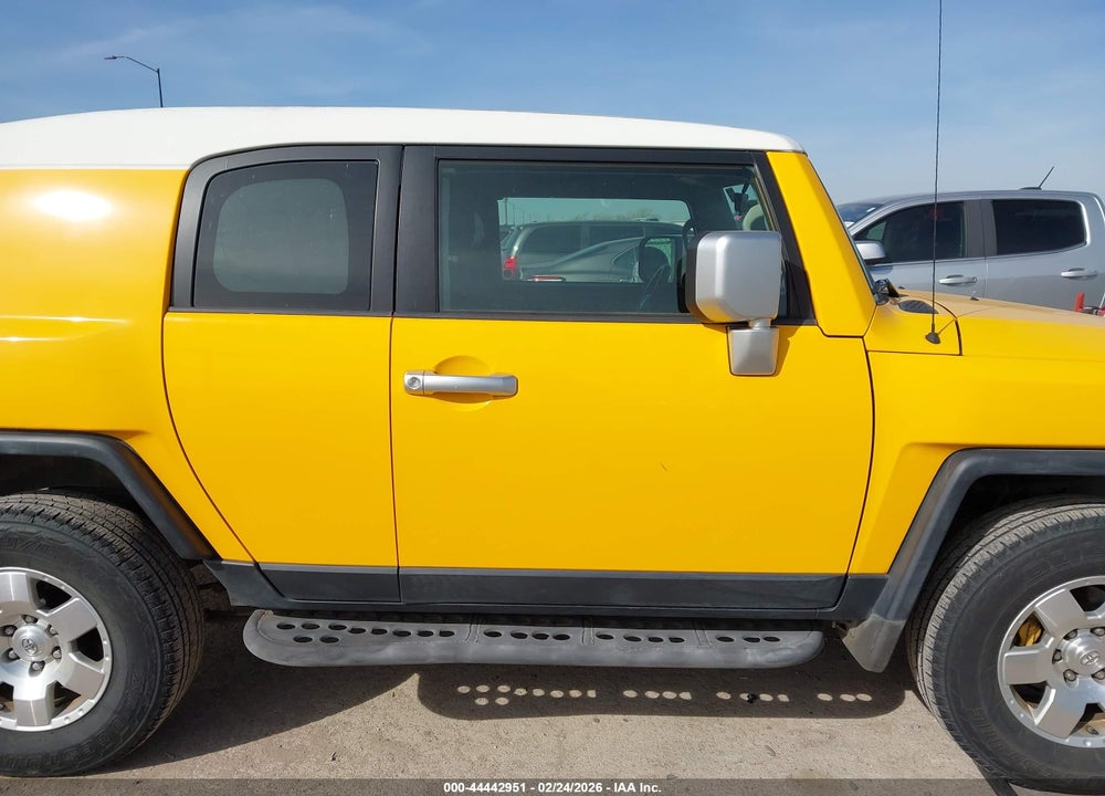 2008 TOYOTA FJ CRUISER VIN: JTEBU11F980103687