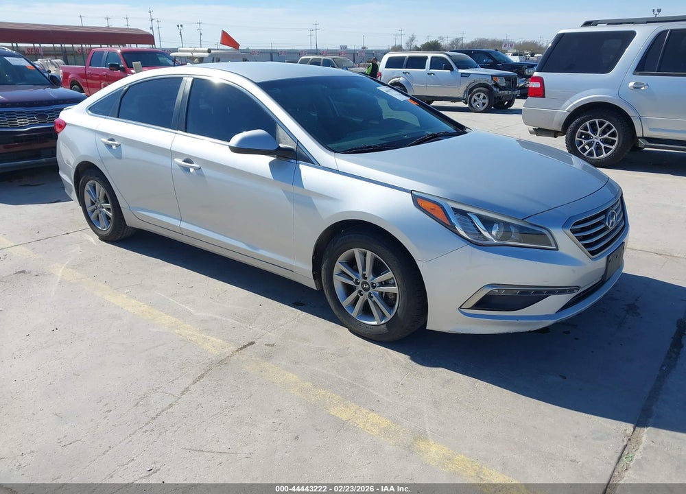 2015 HYUNDAI SONATA SE VIN: 5NPE24AF7FH039223