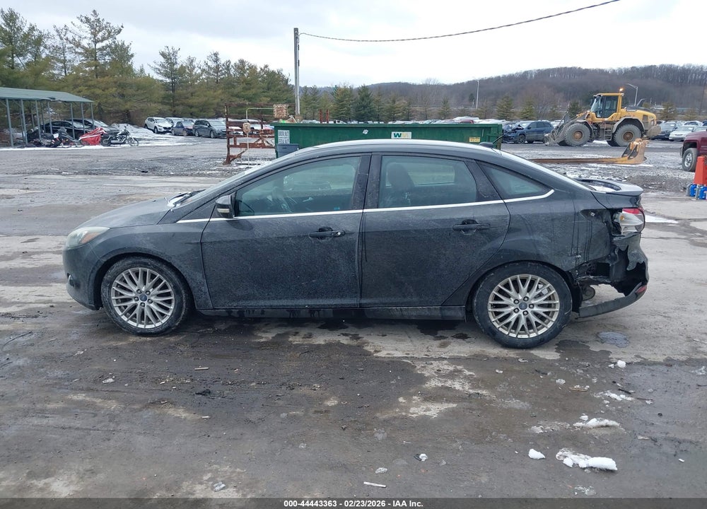 2014 FORD FOCUS TITANIUM VIN: 1FADP3J21EL141573