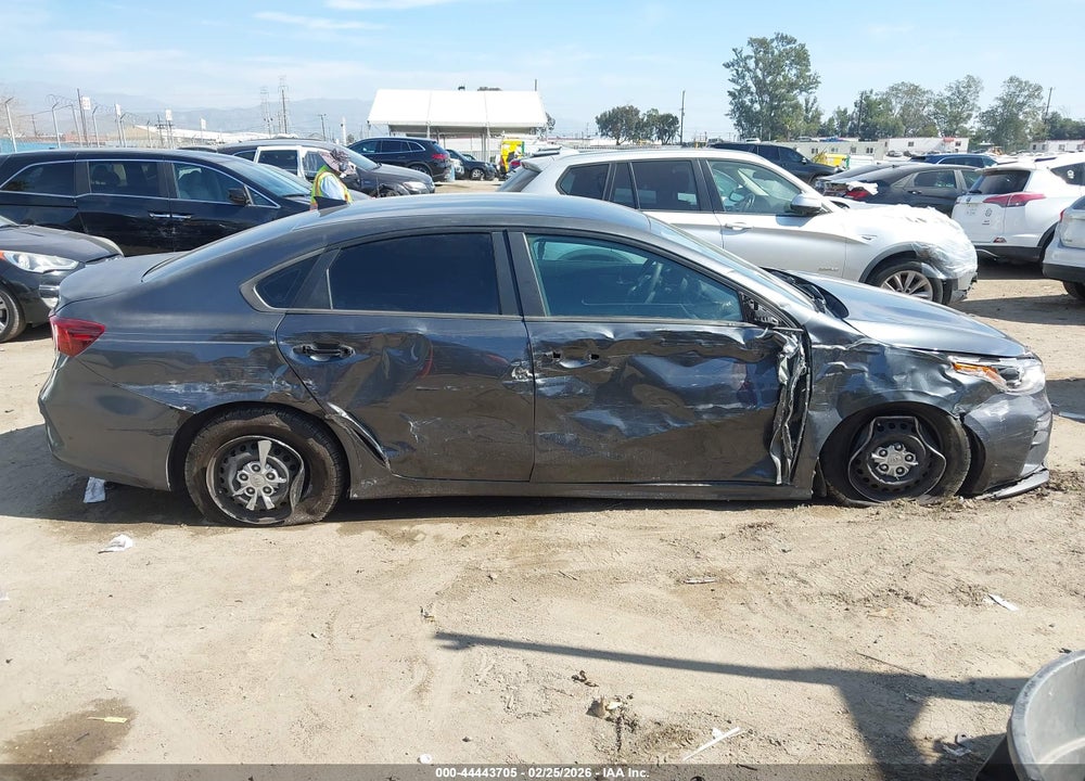 2021 KIA FORTE FE VIN: 3KPF24AD2ME370344