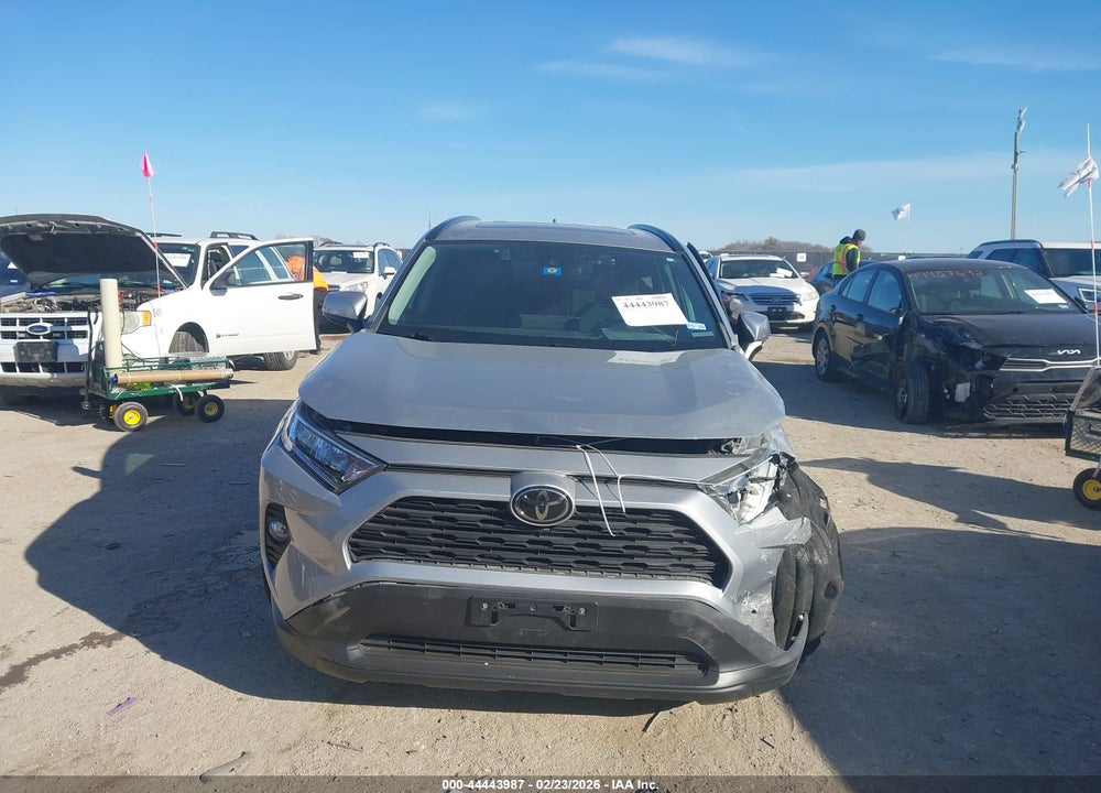 2019 TOYOTA RAV4 XLE VIN: 2T3W1RFVXKW017918