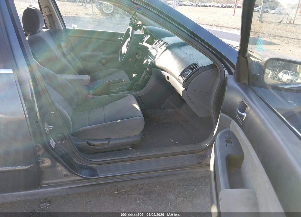 2005 HONDA ACCORD 2.4 LX VIN: 3HGCM56405G713087