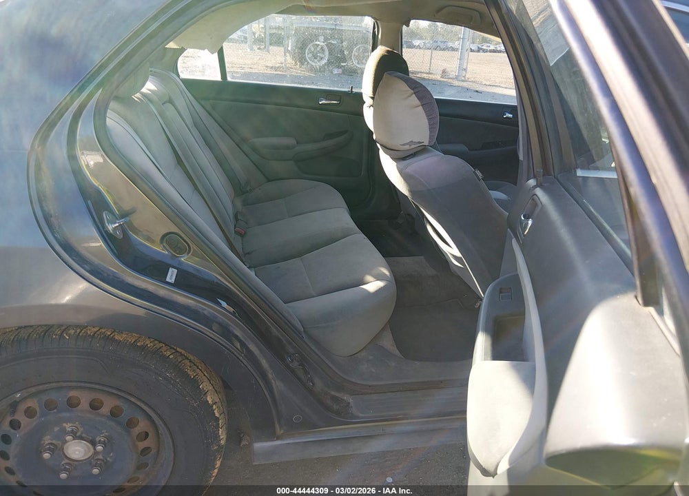 2005 HONDA ACCORD 2.4 LX VIN: 3HGCM56405G713087