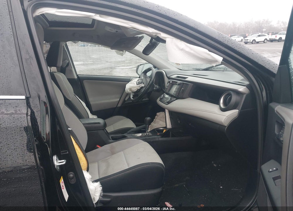 2018 TOYOTA RAV4 XLE VIN: 2T3RFREV9JW821948