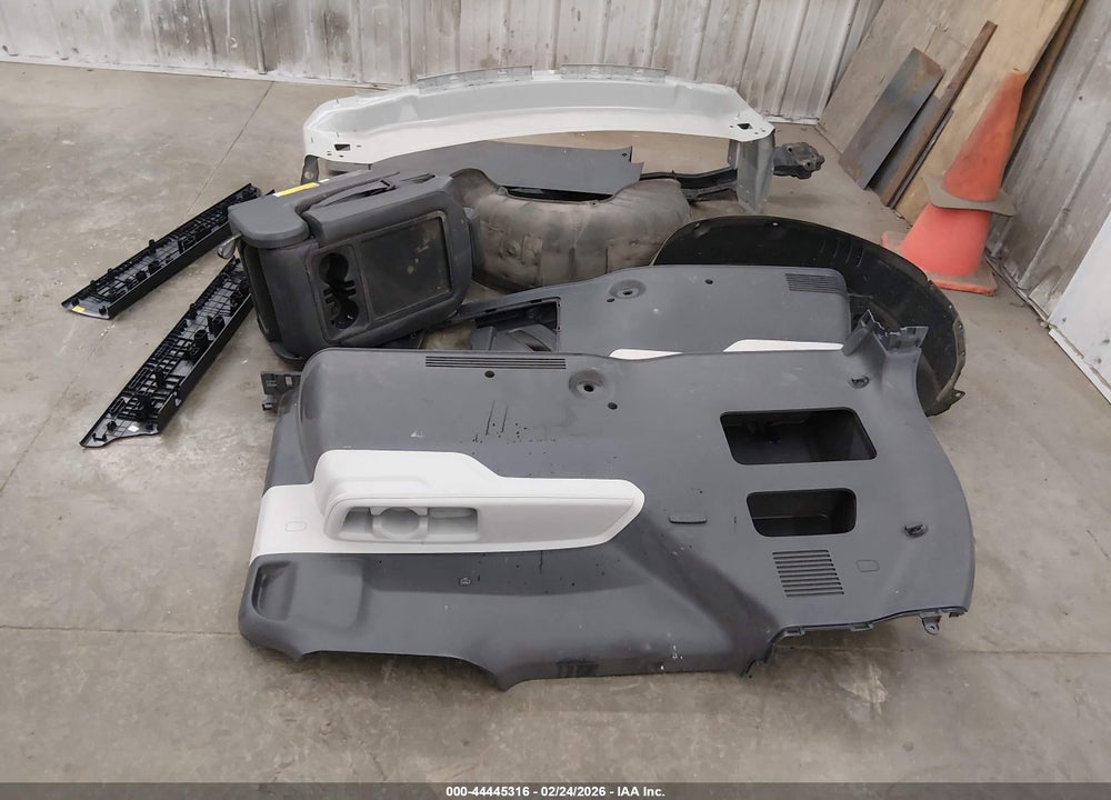 2023 KIA CARNIVAL MPV LX SEAT PACKAGE VIN: KNDNB4H39P6205488