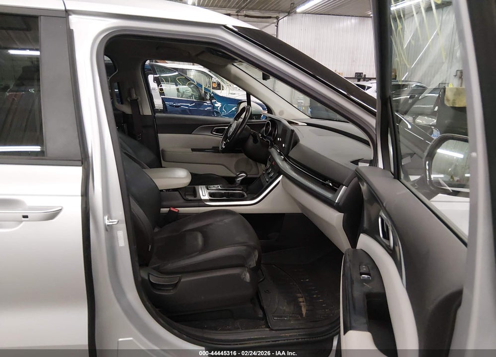 2023 KIA CARNIVAL MPV LX SEAT PACKAGE VIN: KNDNB4H39P6205488