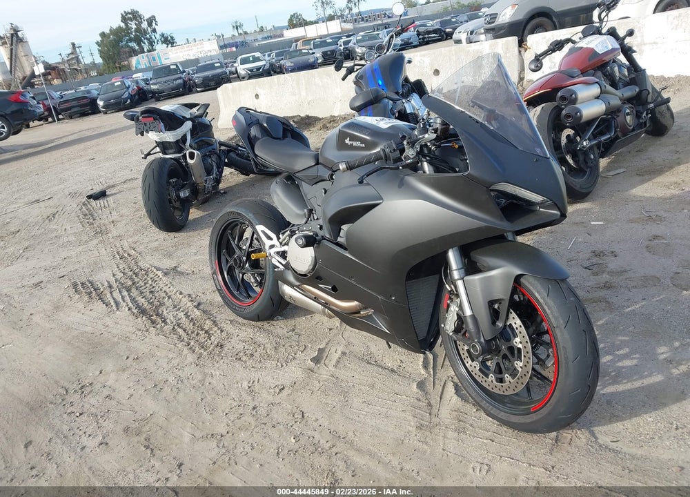 2024 DUCATI PANIGALE V2 VIN: ZDMHAATW2RB015238