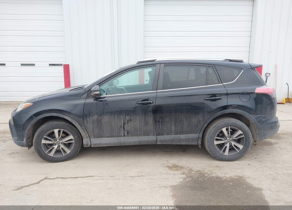 2018 TOYOTA RAV4 XLE VIN: 2T3RFREV8JW773844