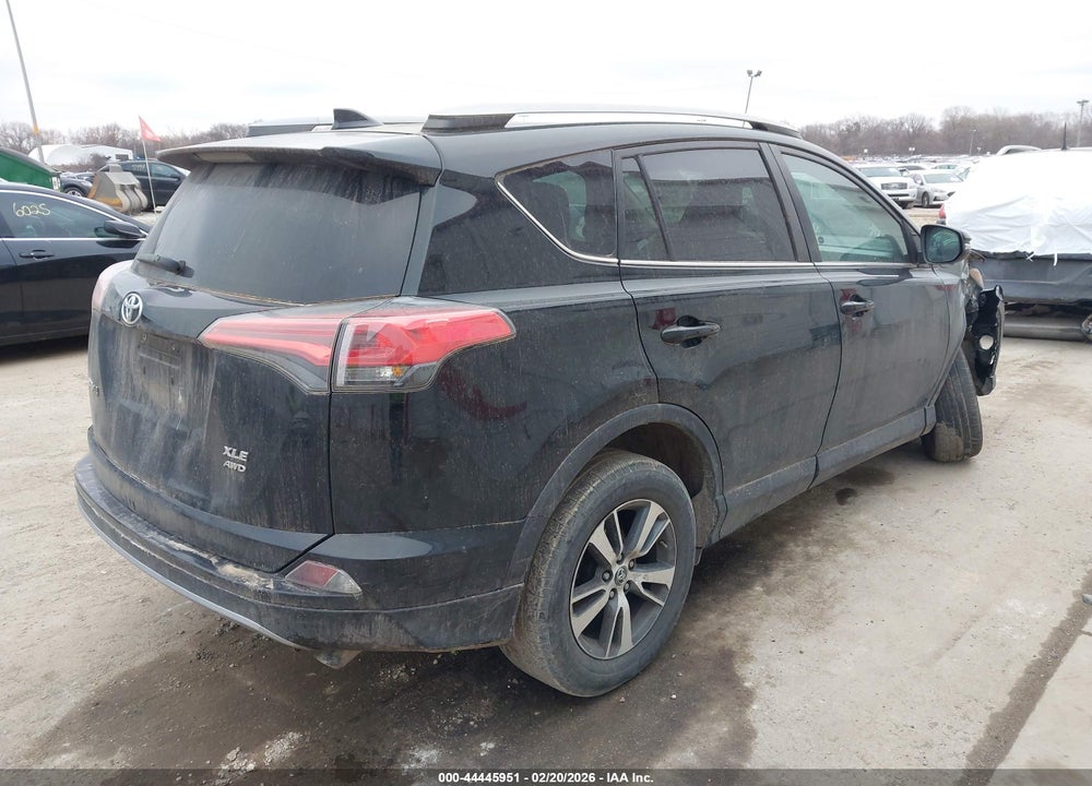 2018 TOYOTA RAV4 XLE VIN: 2T3RFREV8JW773844