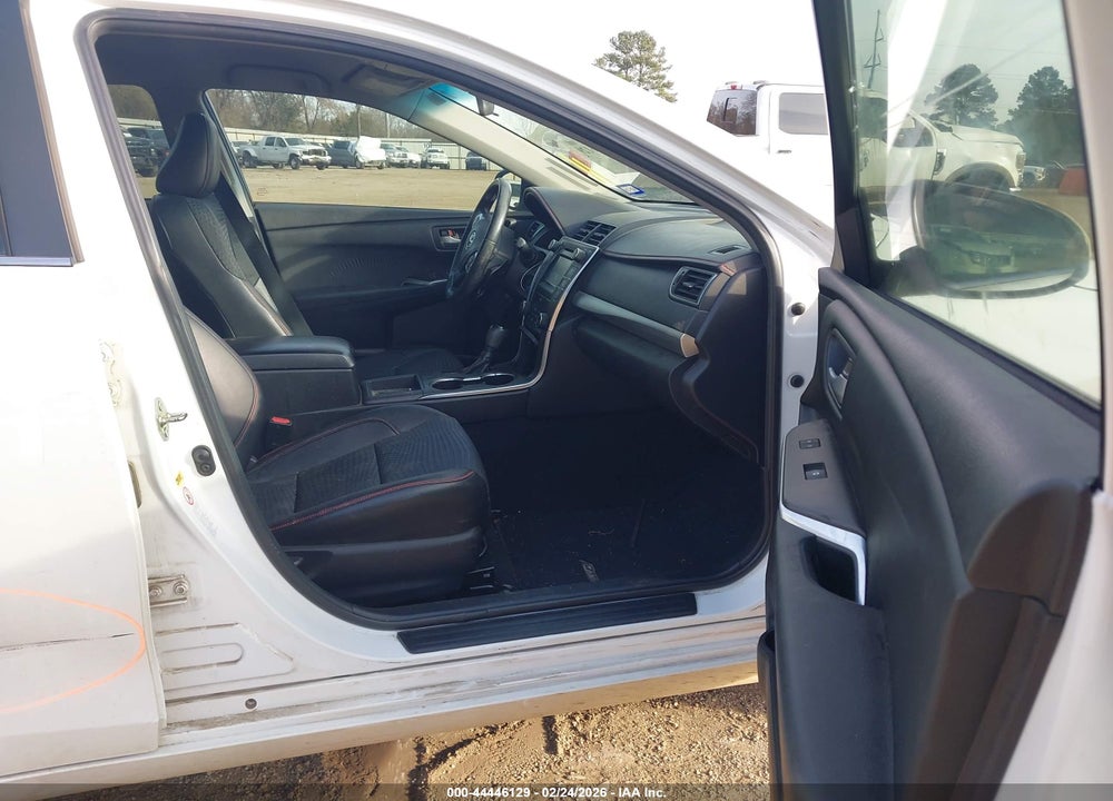 2015 TOYOTA CAMRY SE VIN: 4T1BF1FK5FU872631