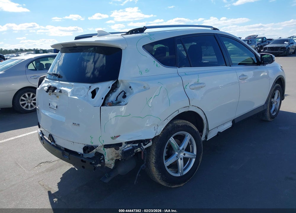 2018 TOYOTA RAV4 XLE VIN: JTMWFREVXJJ745531
