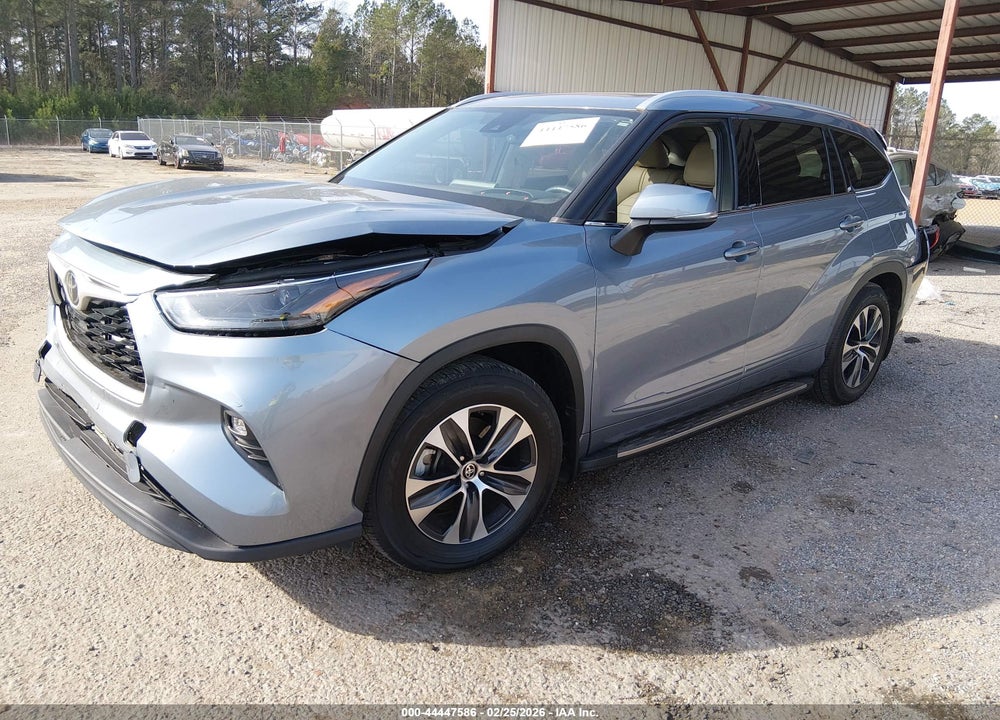 2022 TOYOTA HIGHLANDER XLE VIN: 5TDGZRAH4NS099181
