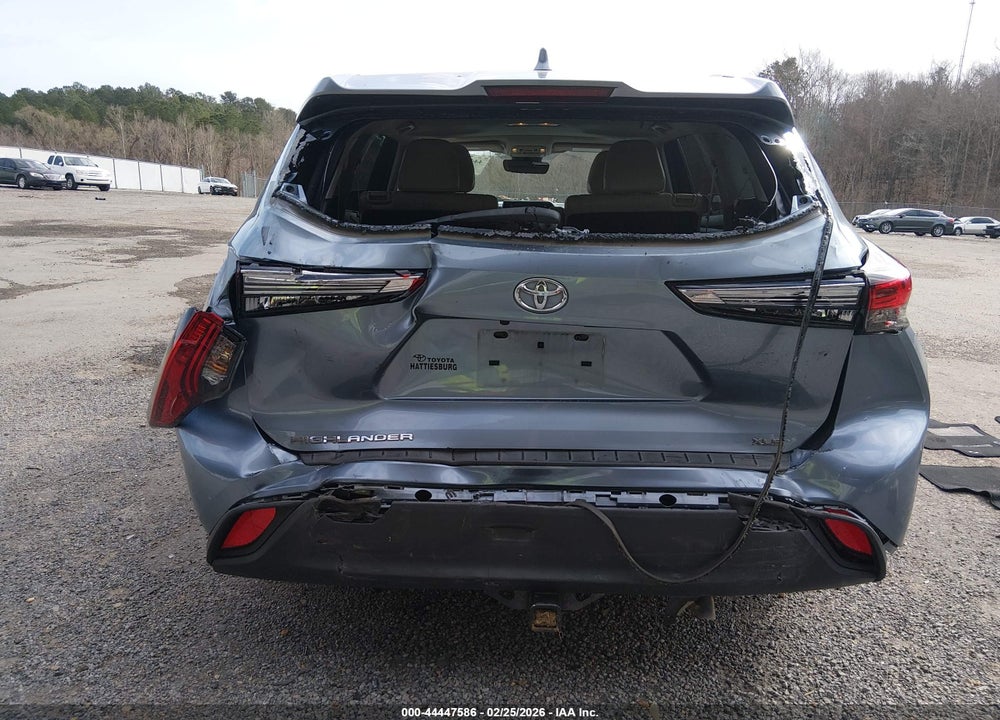 2022 TOYOTA HIGHLANDER XLE VIN: 5TDGZRAH4NS099181