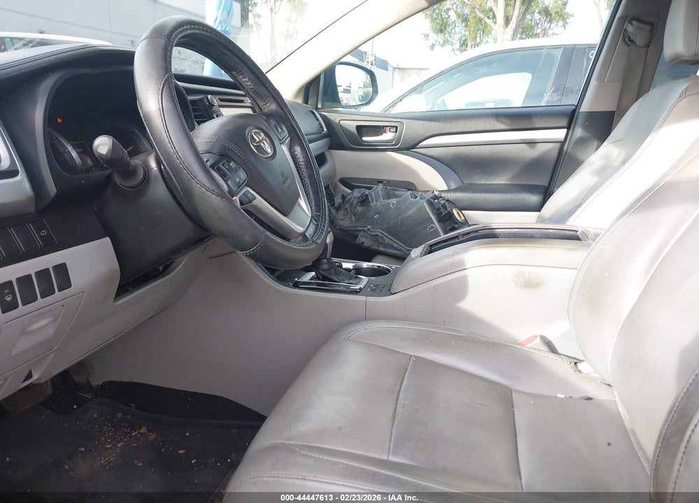 2015 TOYOTA HIGHLANDER XLE V6 VIN: 5TDKKRFHXFS105770
