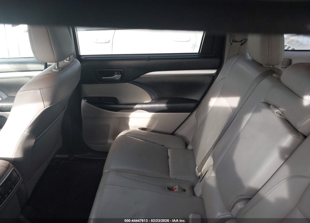 2015 TOYOTA HIGHLANDER XLE V6 VIN: 5TDKKRFHXFS105770